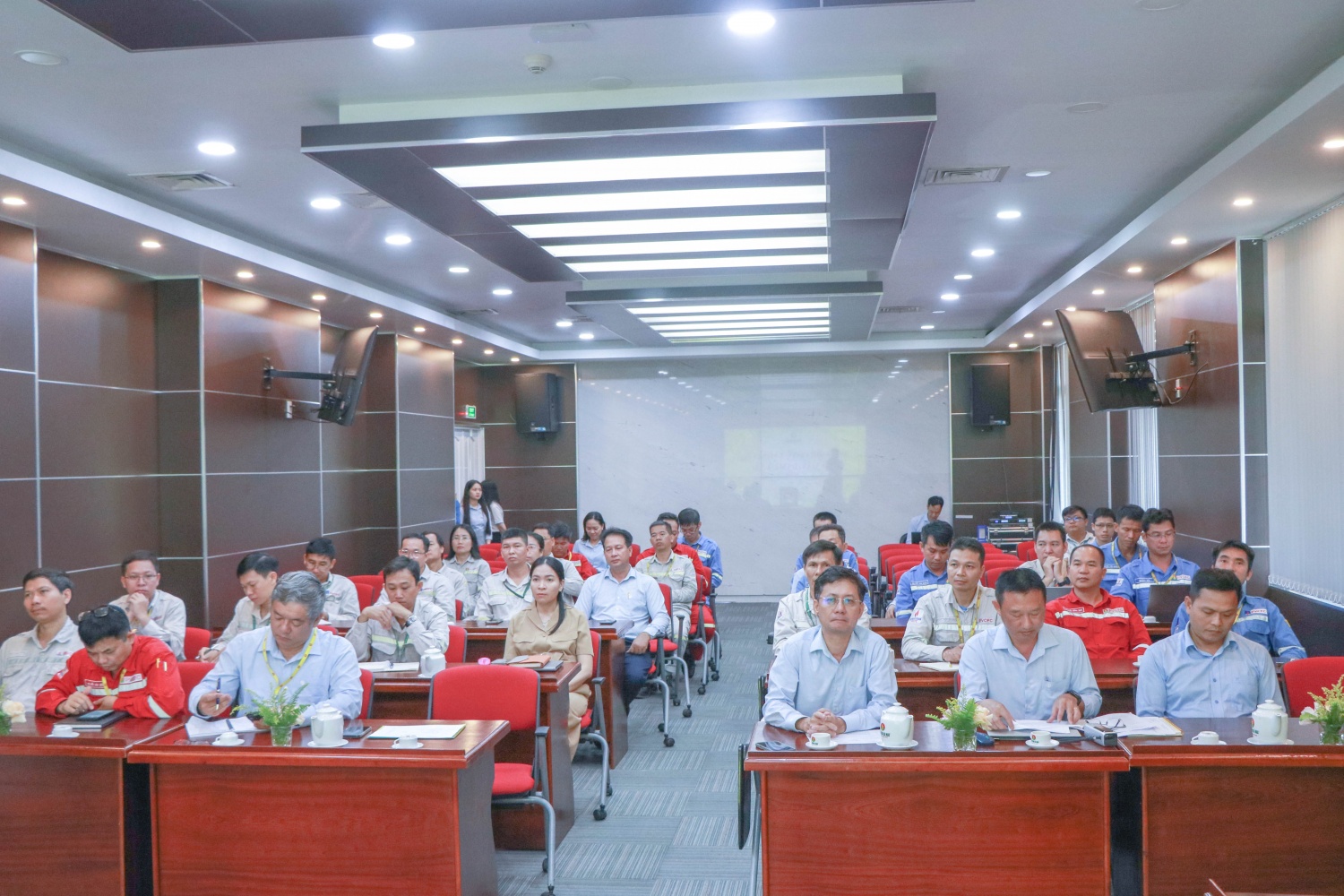 Hội nghị công tác cán bộ Nhà máy Đạm Cà Mau: “Gửi gắm niềm tin - Kiến tạo đội ngũ kế thừa”