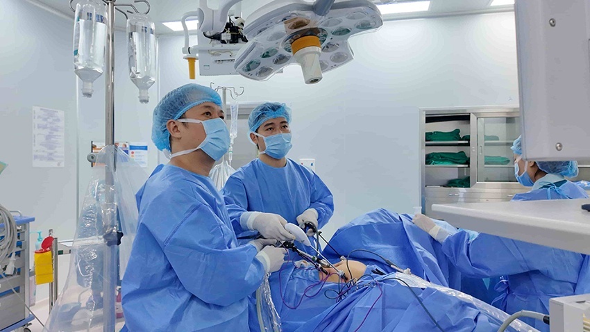 Gỡ “nút thắt” hai bệnh lý dai dẳng cho người phụ nữ bị sa đa tạng chậu phức tạp