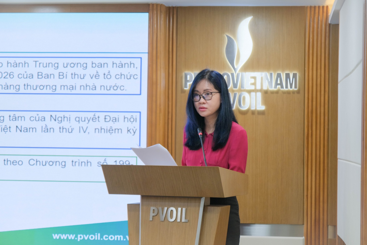 Đồng chí Nguyễn Linh Giang - Phó Bí thư Đảng ủy, Thành viên HĐQT Tổng công ty trình bày báo cáo tại Hội nghị Đồng chí Nguyễn Linh Giang - Phó Bí thư Đảng ủy, Thành viên HĐQT Tổng công ty trình bày báo cáo tại Hội nghị
