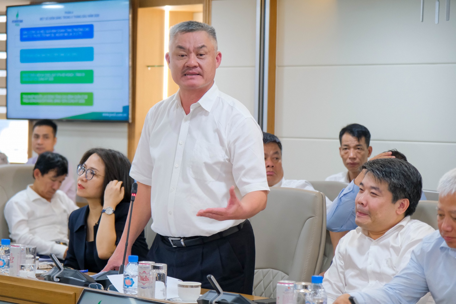 Ông Nguyễn Hoàng Phúc - Giám đốc PVOIL Hà Nội trình bày tham luận. Ông Nguyễn Hoàng Phúc - Giám đốc PVOIL Hà Nội trình bày tham luận.