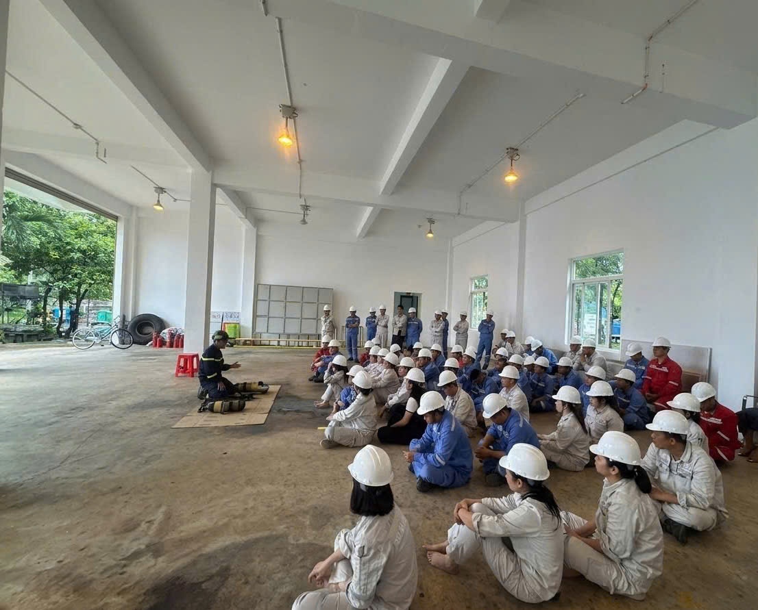 Nhà máy Đạm Cà Mau tổ chức huấn luyện PCCC và CNCH, nâng cao năng lực ứng phó sự cố