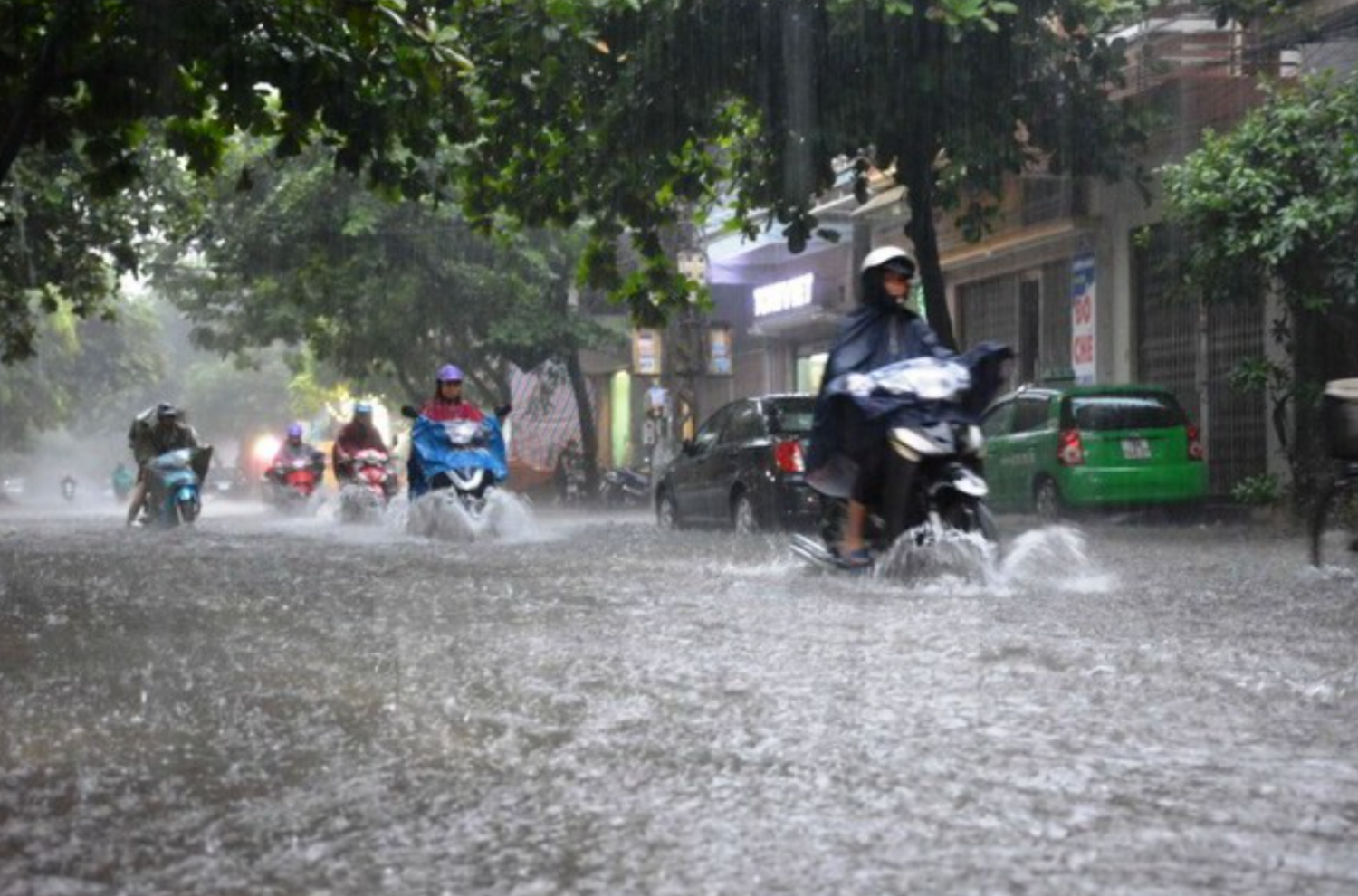 Bộ Xây dựng yêu cầu trực 24/24 giờ, chủ động ứng phó mưa lớn và lũ tại Bắc Bộ