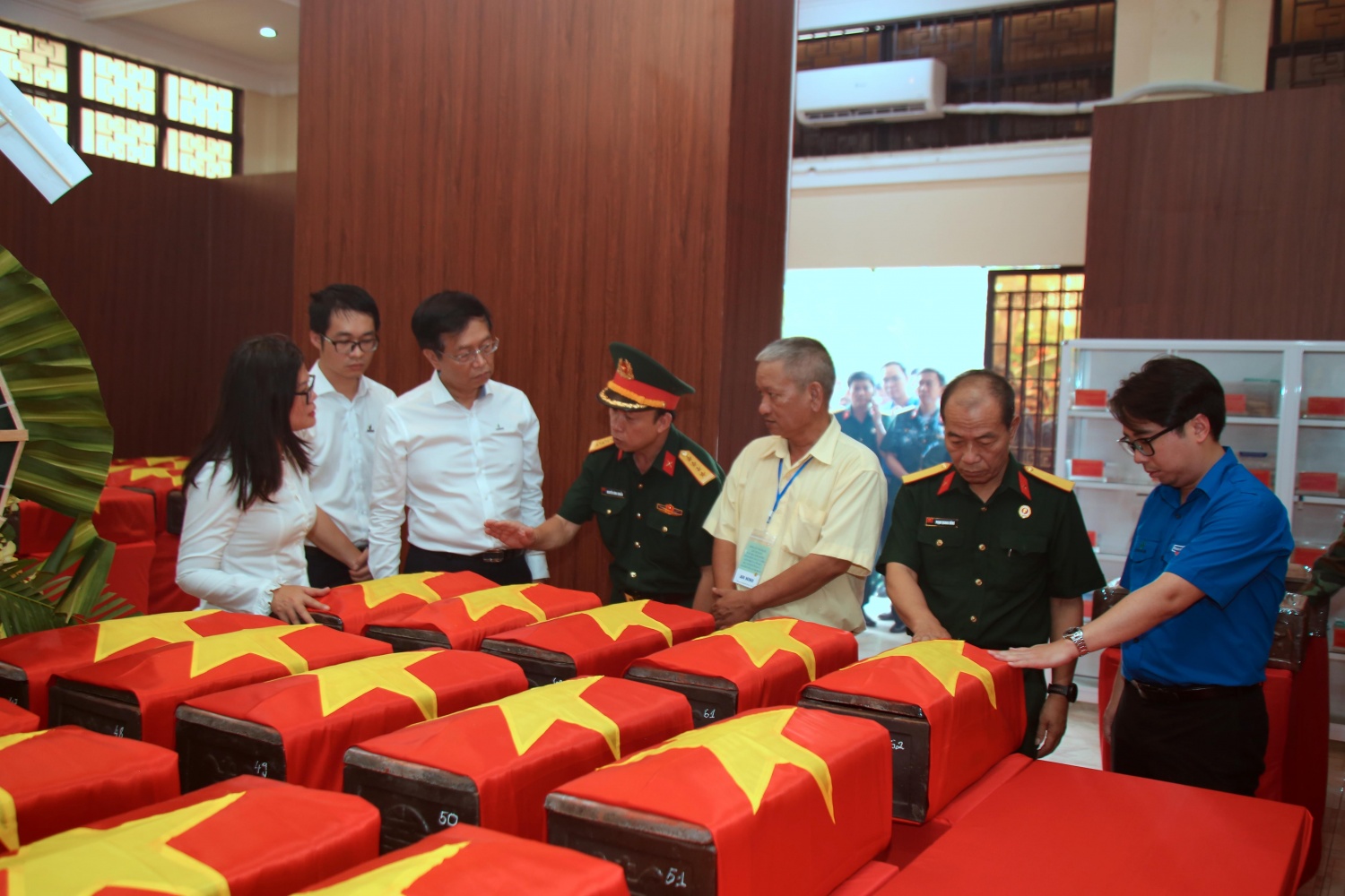 Petrovietnam dâng hương tri ân các Anh hùng liệt sĩ tại Công viên Lê Thị Riêng