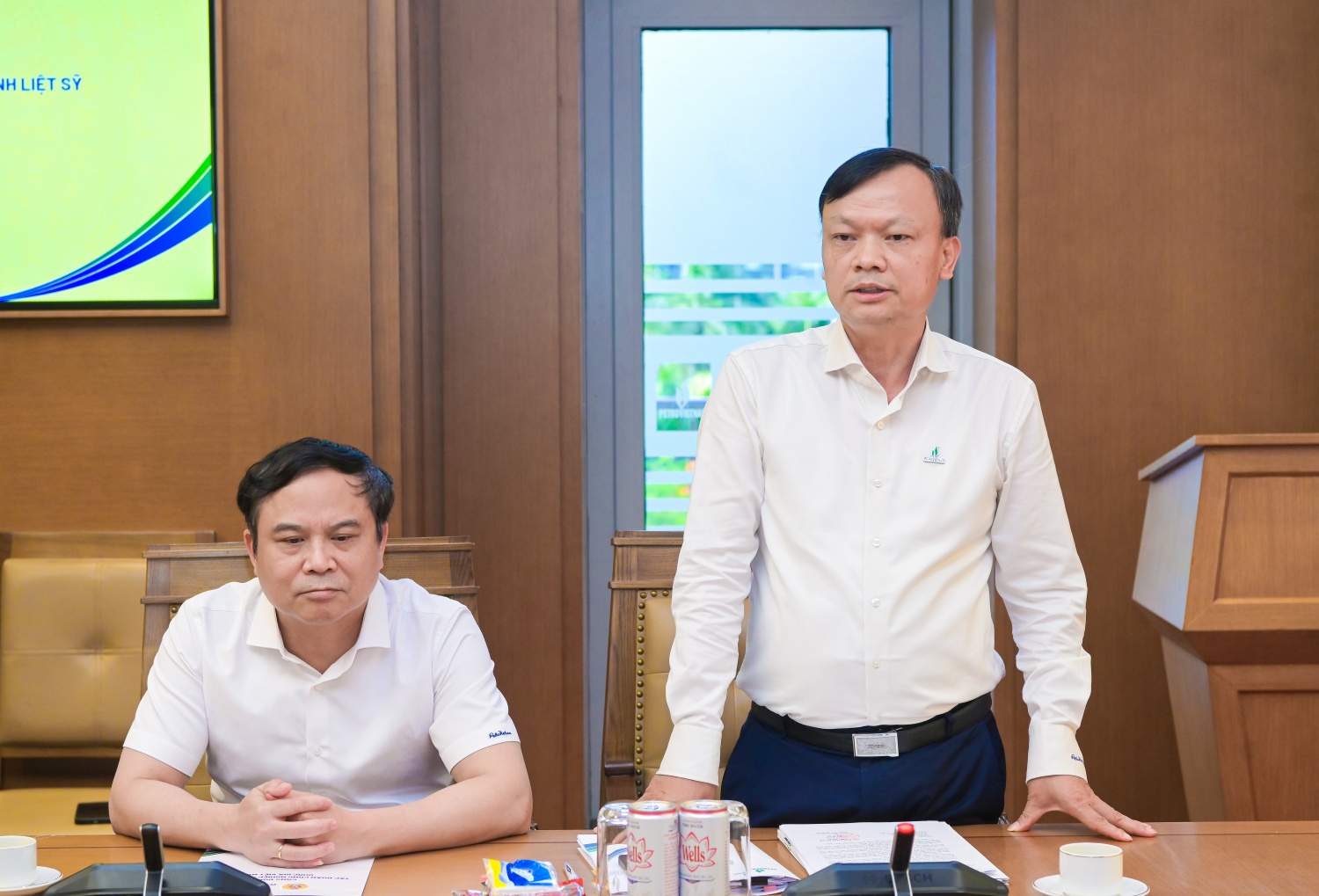 đồng chí Lê Quang Toán - Phó Chủ tịch Thường trực Hội Cựu chiến binh Petrovietnam, Chủ tịch Hội Cựu chiến binh Bộ máy Quản lý và Điều hành gửi lời chúc tới các cán bộ, nhân viên là thân nhân liệt sĩ, mong các đồng chí tiếp tục phát huy truyền thống cách mạng vẻ vang của gia đình, đóng góp tích cực vào sự nghiệp phát triển chung của Tập đoàn đồng chí Lê Quang Toán - Phó Chủ tịch Thường trực Hội Cựu chiến binh Petrovietnam, Chủ tịch Hội Cựu chiến binh Bộ máy Quản lý và Điều hành gửi lời chúc tới các cán bộ, nhân viên là thân nhân liệt sĩ, mong các đồng chí tiếp tục phát huy truyền thống cách mạng vẻ vang của gia đình, đóng góp tích cực vào sự nghiệp phát triển chung của Tập đoàn