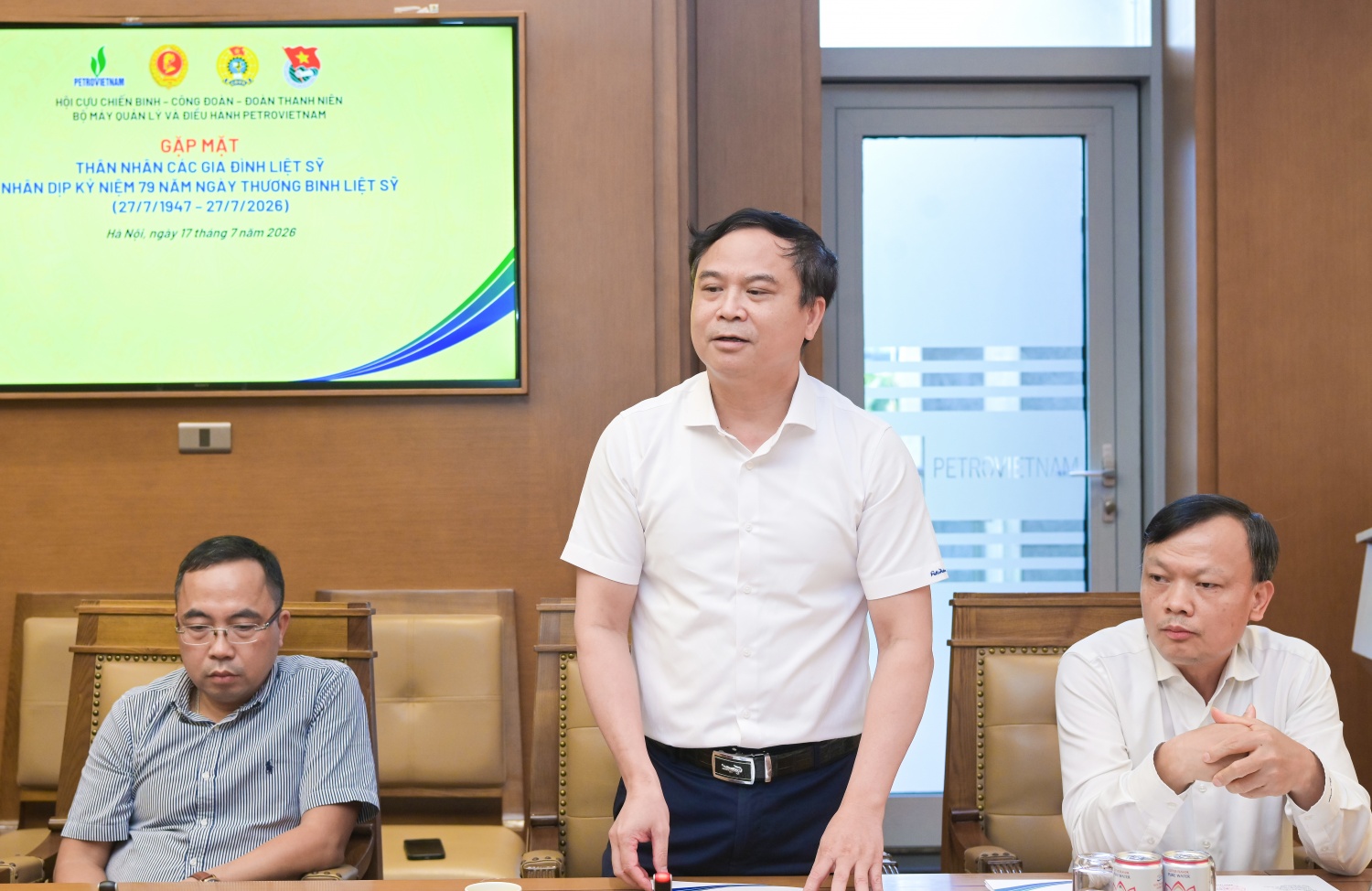 Đồng chí Đặng Văn Huệ - Chủ tịch Công đoàn BMQL&ĐH Tập đoàn gửi những lời chúc tốt đẹp và tri ân sâu sắc đến các thương - bệnh binh, các đồng chí là thân nhân gia đình liệt sĩ Đồng chí Đặng Văn Huệ - Chủ tịch Công đoàn BMQL&ĐH Tập đoàn gửi những lời chúc tốt đẹp và tri ân sâu sắc đến các thương - bệnh binh, các đồng chí là thân nhân gia đình liệt sĩ