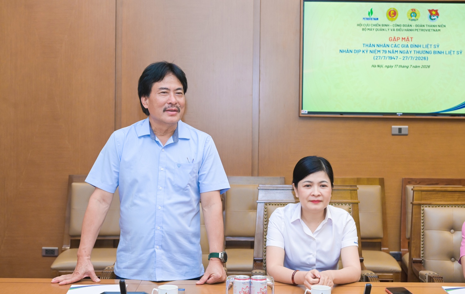 Đồng chí Nguyễn Hùng Dũng - nguyên Thành viên Hội đồng Thành viên Petrovietnam, Phó Chủ tịch kiêm Tổng Thư ký Hội Dầu khí Việt Nam bày tỏ xúc động trước sự quan tâm của lãnh đạo Tập đoàn và các tổ chức chính trị - xã hội đối với các gia đình có công với cách mạng. Đồng chí Nguyễn Hùng Dũng - nguyên Thành viên Hội đồng Thành viên Petrovietnam, Phó Chủ tịch kiêm Tổng Thư ký Hội Dầu khí Việt Nam bày tỏ xúc động trước sự quan tâm của lãnh đạo Tập đoàn và các tổ chức chính trị - xã hội đối với các gia đình có công với cách mạng.