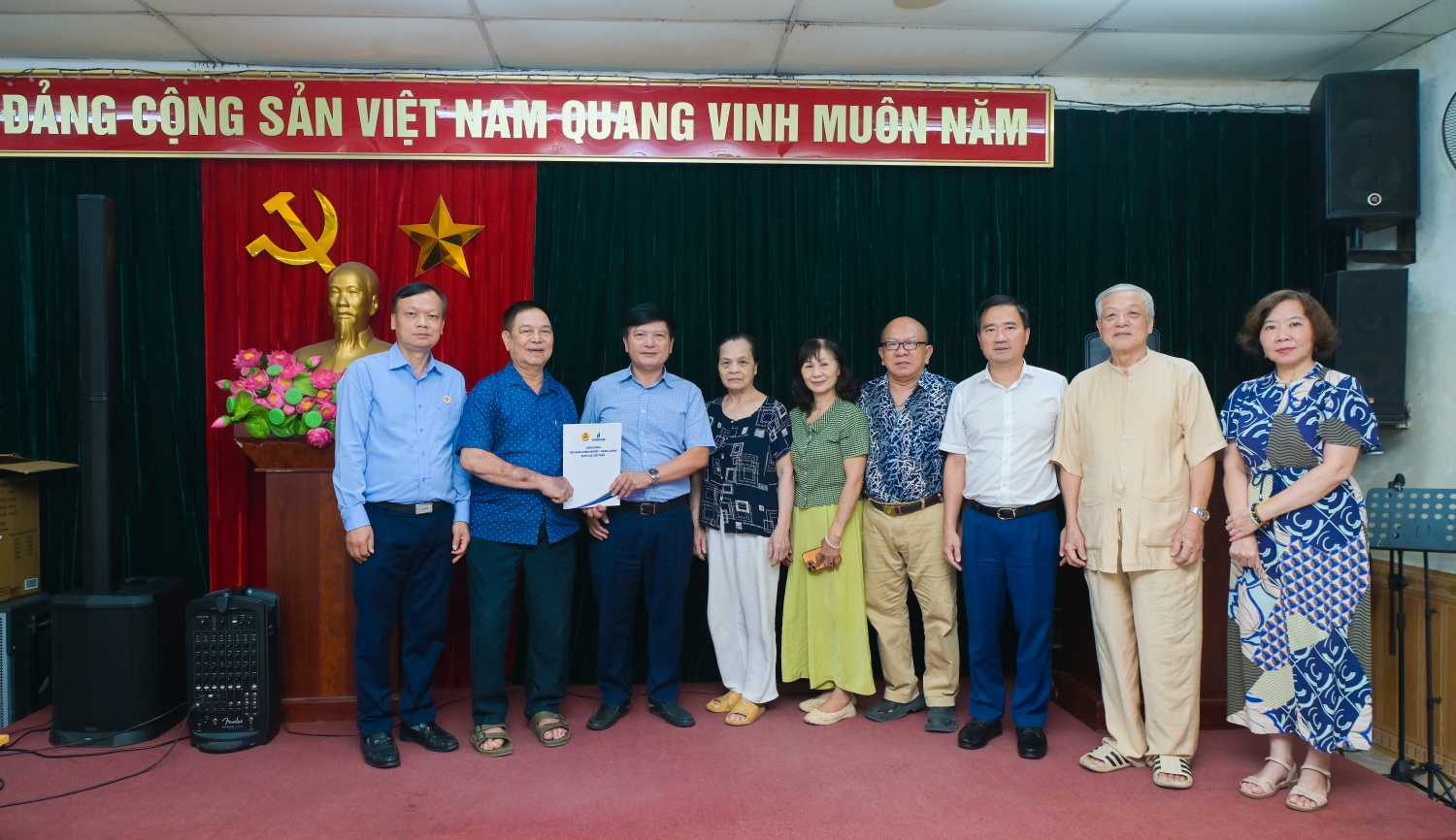 Petrovietnam thăm, động viên thương binh, nạn nhân chất độc da cam tại Hà Nội Petrovietnam thăm, động viên thương binh, nạn nhân chất độc da cam tại Hà Nội