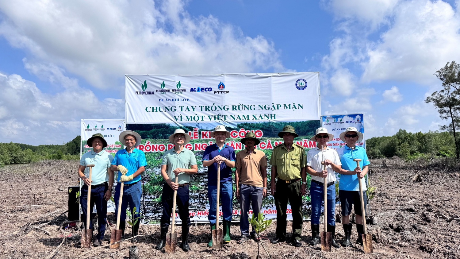 PQPOC chung tay phủ xanh rừng ngập mặn “Vì một Việt Nam xanh” PQPOC chung tay phủ xanh rừng ngập mặn “Vì một Việt Nam xanh”