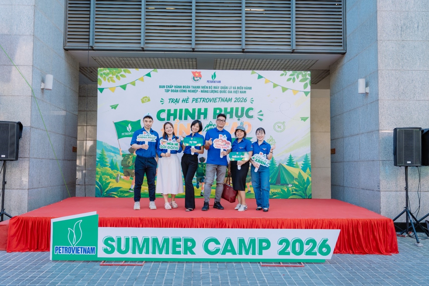Các cán bộ Đoàn Thanh niên Bộ máy QL&ĐH những người trực tiếp đồng hành với các em trong từng hoạt động, bữa ăn, giấc ngủ