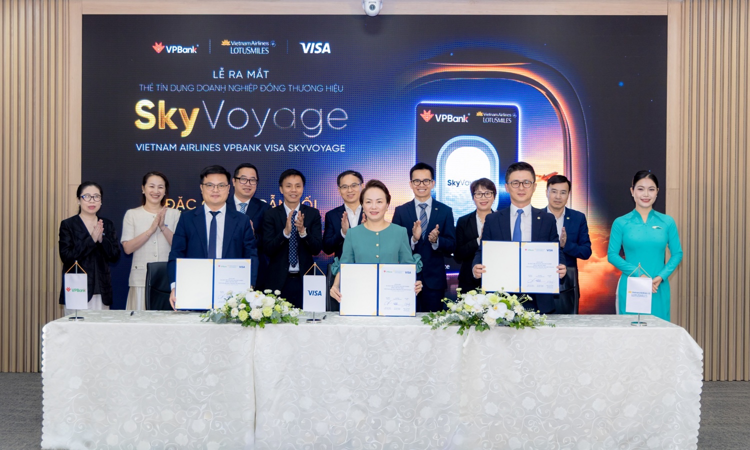 Vietnam Airlines VPBank Visa SkyVoyage: Thẻ tín dụng doanh nghiệp đầu tiên kết hợp quản trị dòng tiền và đặc quyền hàng không Vietnam Airlines VPBank Visa SkyVoyage: Thẻ tín dụng doanh nghiệp đầu tiên kết hợp quản trị dòng tiền và đặc quyền hàng không