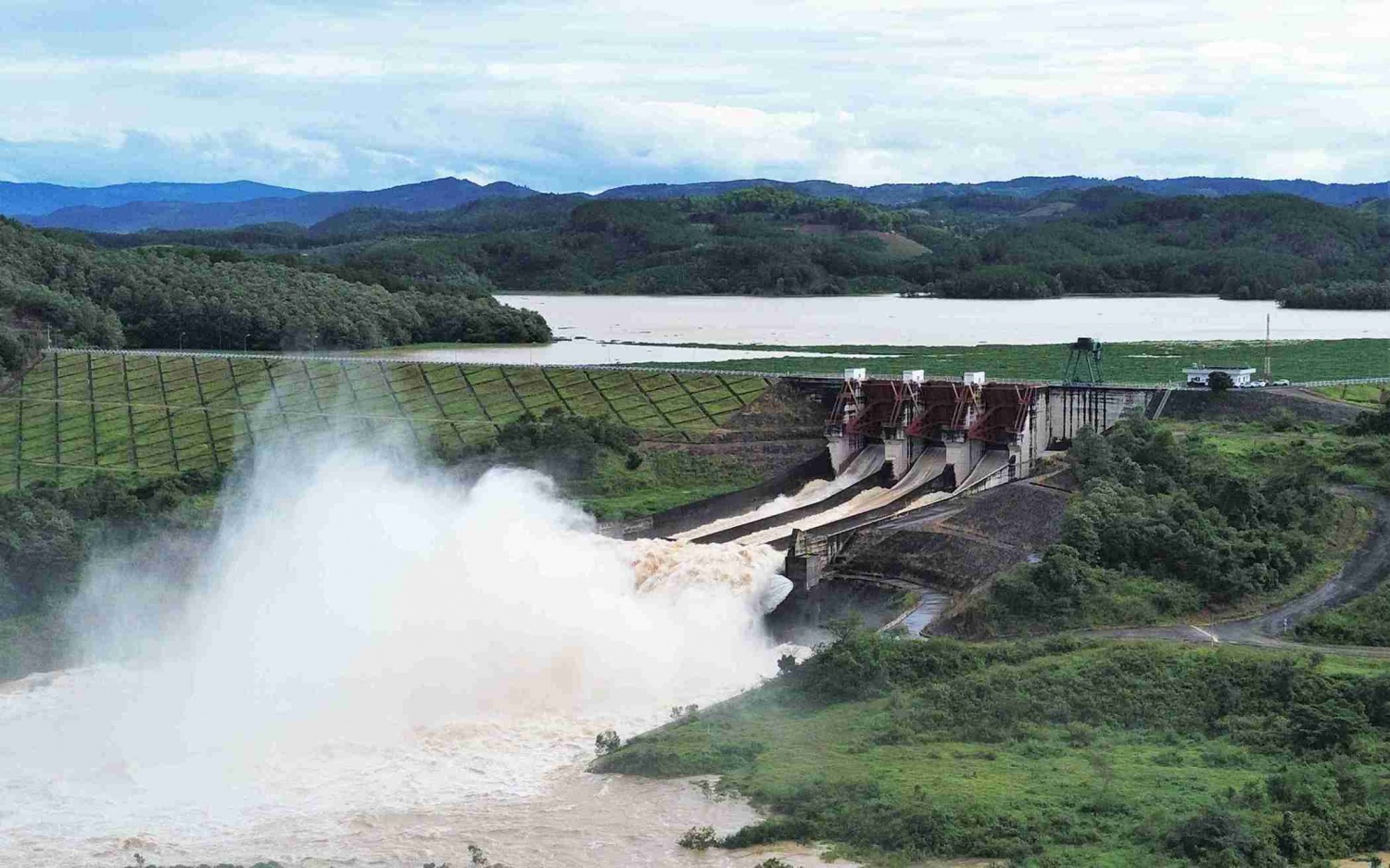 Công điện khẩn bảo đảm an toàn hồ đập và hệ thống điện Công điện khẩn bảo đảm an toàn hồ đập và hệ thống điện