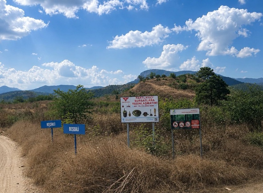 Bài 4 Karabakh: Tái thiết sau xung đột bằng năng lượng xanh Biển cảnh báo bom mìn tại Karabakh. Dù quá trình tái thiết diễn ra khẩn trương, nhiều khu vực vẫn đang được rà phá vật liệu nổ còn sót lại sau chiến tranh. Ảnh: Tác giả
