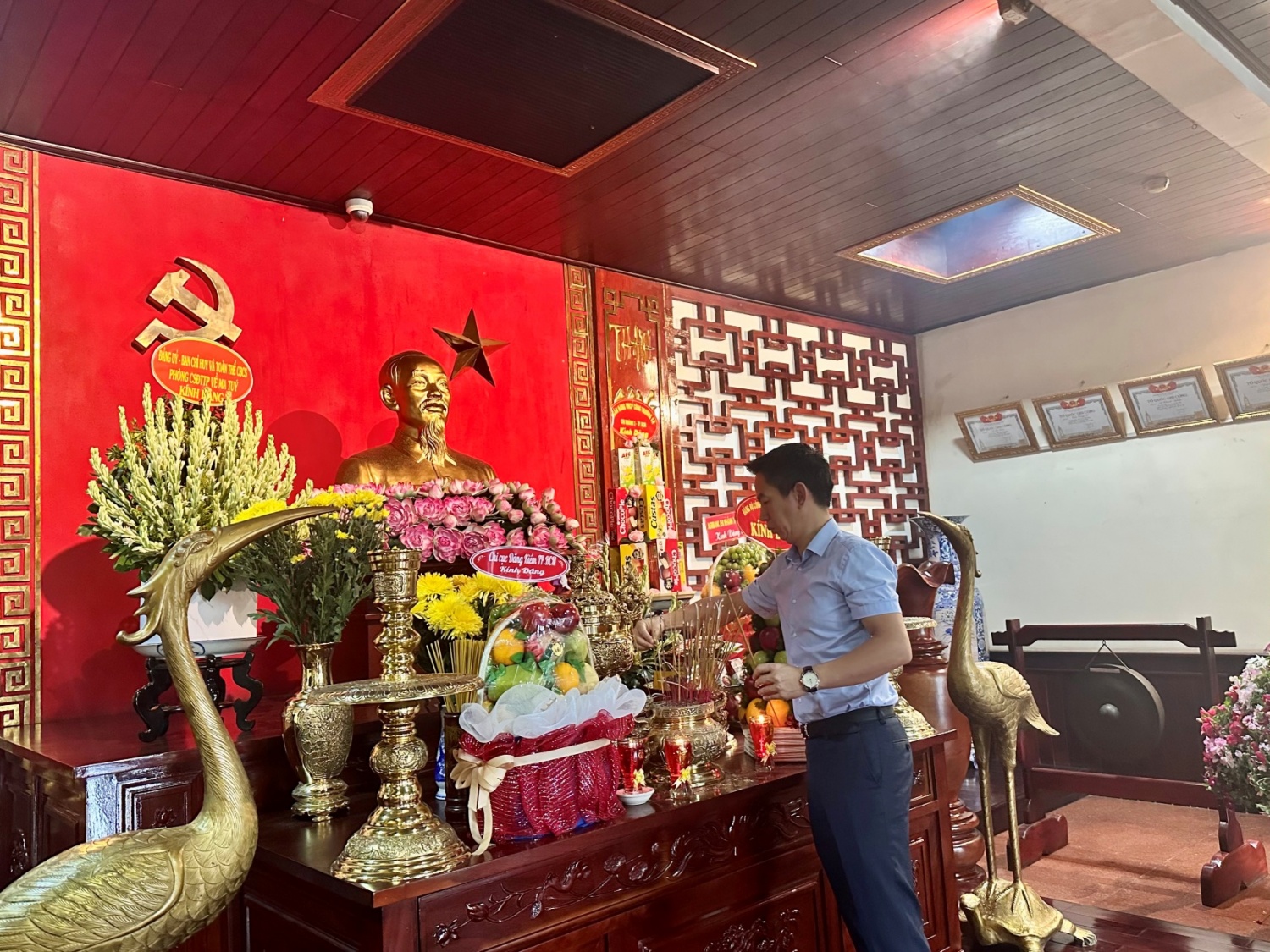 PQPOC tri ân các Anh hùng liệt sĩ, lan tỏa truyền thống “Uống nước nhớ nguồn” PQPOC tri ân các Anh hùng liệt sĩ, lan tỏa truyền thống “Uống nước nhớ nguồn”
