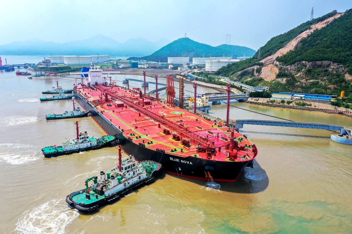 Nhập khẩu dầu thô của Trung Quốc tăng vọt