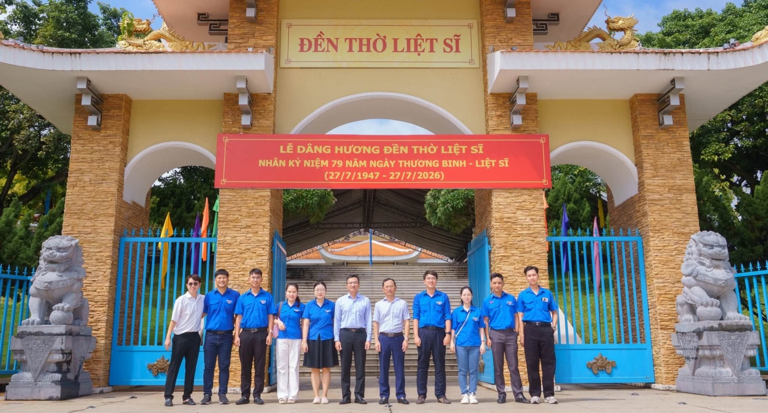 Đại diện Ban Giám đốc, Công đoàn, Đoàn thanh niên DVK tổ chức chương trình dâng hương tưởng niệm tại Đền thờ Liệt sĩ Vũng Tàu Đại diện Ban Giám đốc, Công đoàn, Đoàn thanh niên DVK tổ chức chương trình dâng hương tưởng niệm tại Đền thờ Liệt sĩ Vũng Tàu