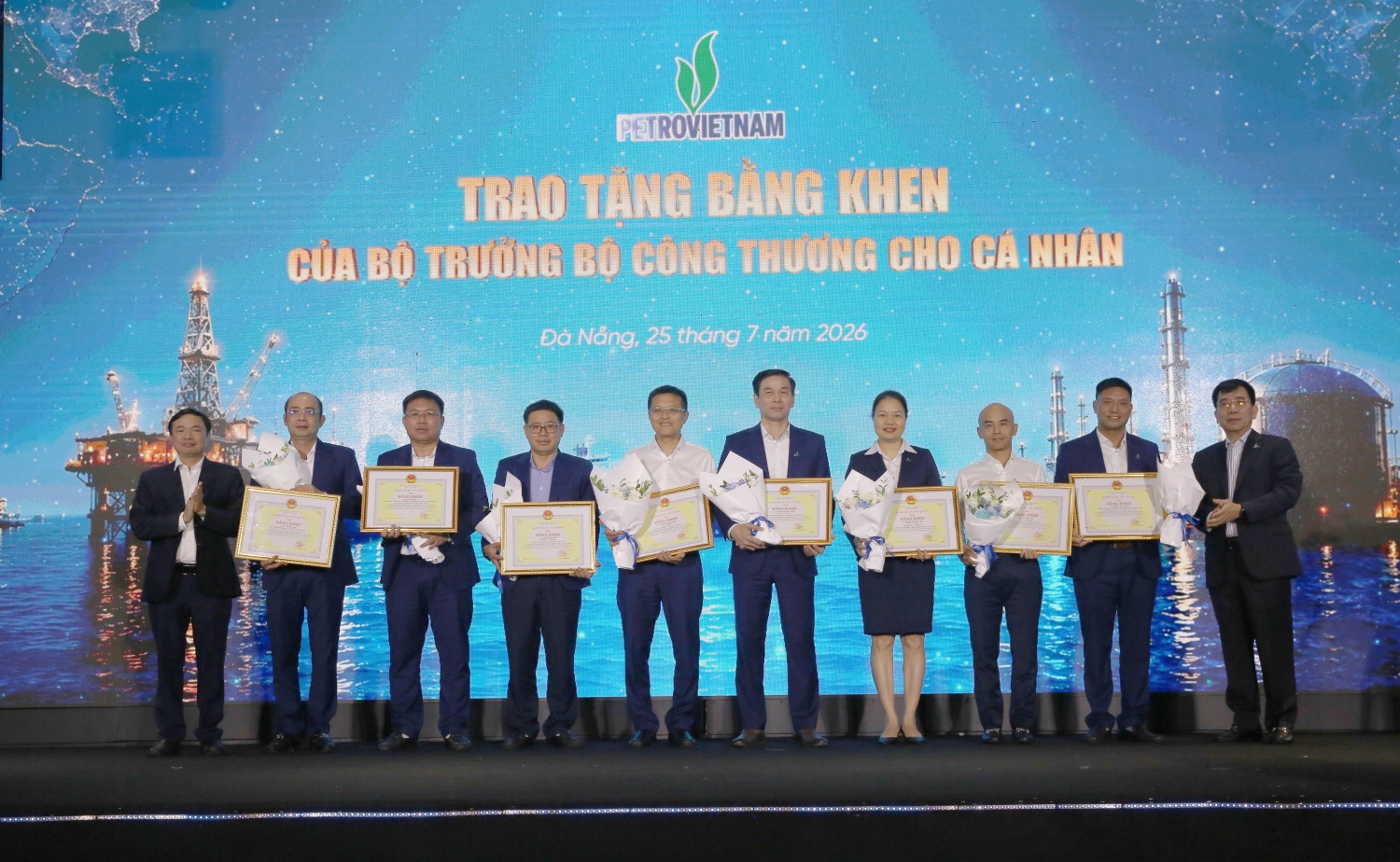 Nhìn lại những giải pháp ứng phó của Petrovietnam trước biến động Trung Đông Nhìn lại những giải pháp ứng phó của Petrovietnam trước biến động Trung Đông