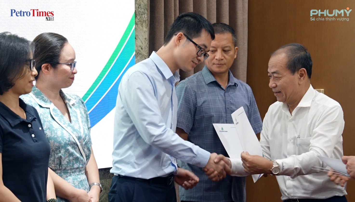 [VIDEO] Petrovietnam gặp mặt, tri ân cán bộ là con thương binh tại Bộ máy Quản lý và Điều hành