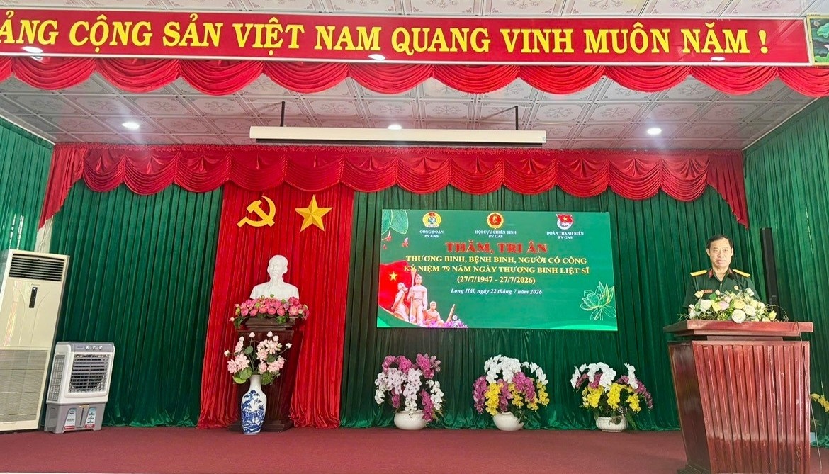Đồng chí Trần Xuân Thành – Chủ tịch Hội CCB PV GAS phát biểu thăm hỏi các thương binh, bệnh binh và thân nhân liệt sĩ Đồng chí Trần Xuân Thành – Chủ tịch Hội CCB PV GAS phát biểu thăm hỏi các thương binh, bệnh binh và thân nhân liệt sĩ