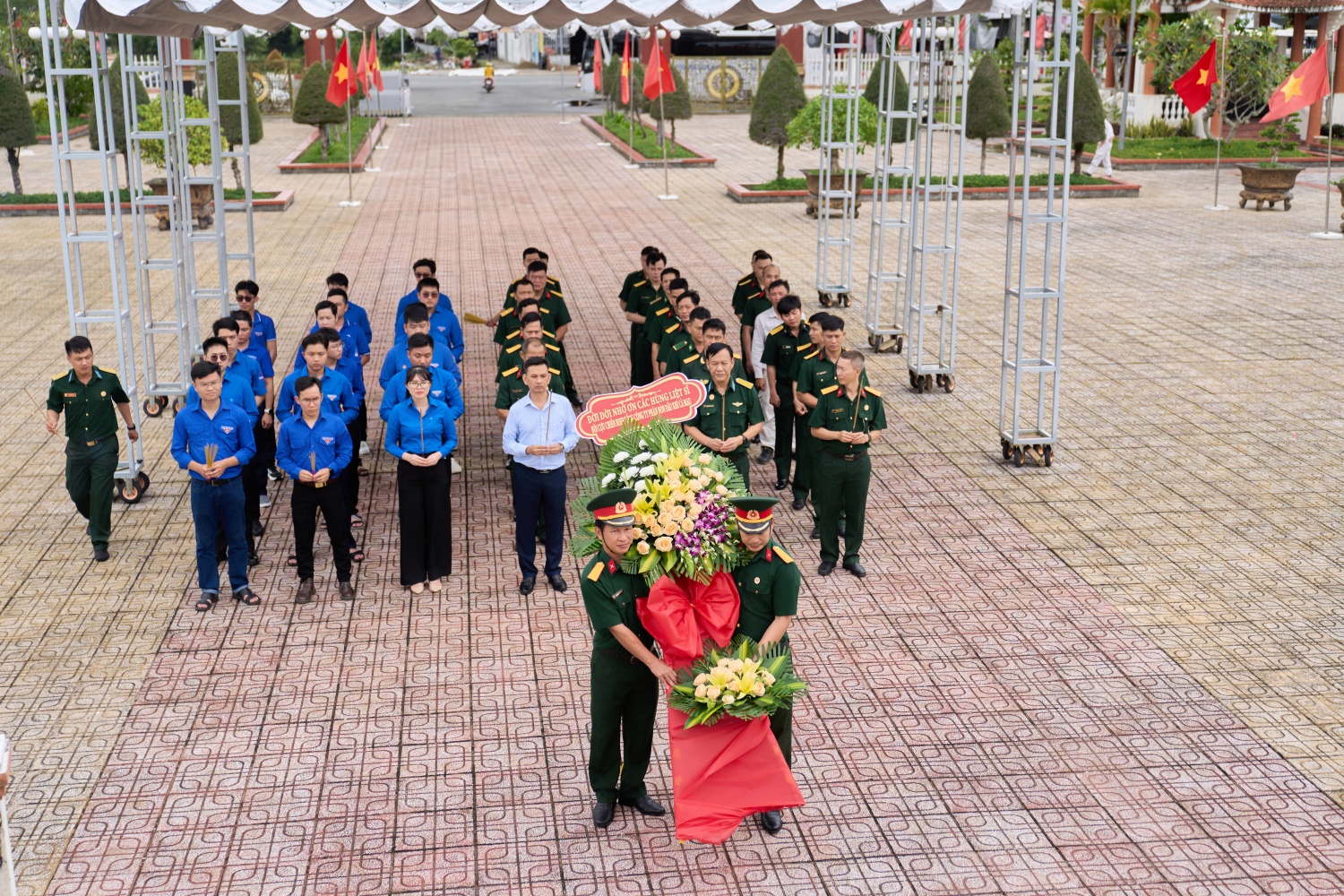 PVCFC tri ân các Anh hùng liệt sĩ tại Nghĩa trang Liệt sĩ tỉnh Cà Mau PVCFC tri ân các Anh hùng liệt sĩ tại Nghĩa trang Liệt sĩ tỉnh Cà Mau