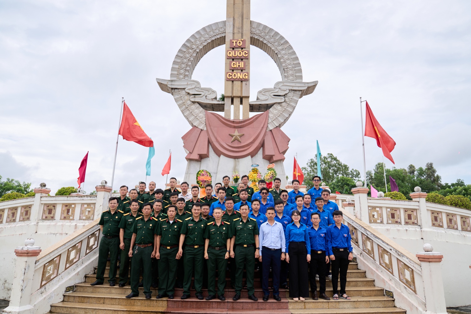 PVCFC tri ân các Anh hùng liệt sĩ tại Nghĩa trang Liệt sĩ tỉnh Cà Mau PVCFC tri ân các Anh hùng liệt sĩ tại Nghĩa trang Liệt sĩ tỉnh Cà Mau