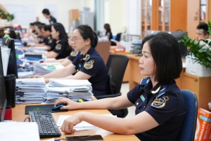 Tin tức kinh tế ngày 30/7: Bộ Tài chính bãi bỏ 7 thủ tục hải quan trong lĩnh vực hàng miễn thuế