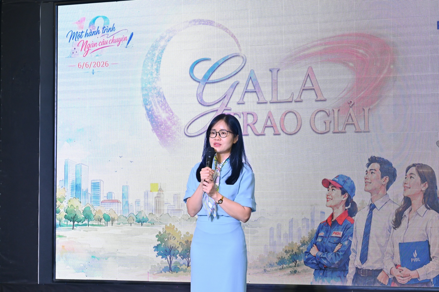Chị Nguyễn Linh Giang - Thành viên HĐQT, thành viên Ban Giám khảo, chia sẻ cảm nhận về các tác phẩm dự thi Chị Nguyễn Linh Giang - Thành viên HĐQT, thành viên Ban Giám khảo, chia sẻ cảm nhận về các tác phẩm dự thi