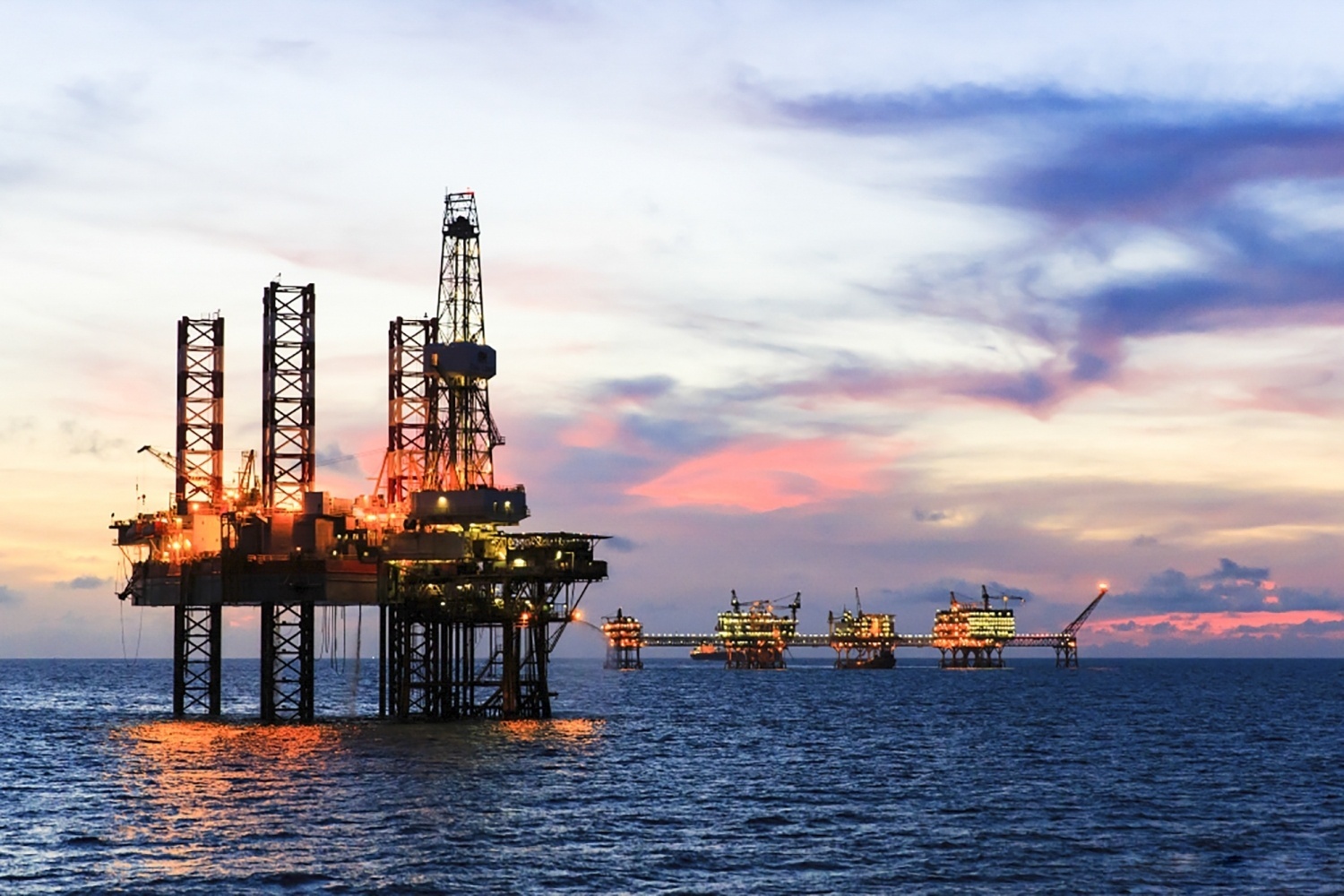 Cơ chế chia sẻ rủi ro - Nền tảng để Petrovietnam thực hiện nhiệm vụ chiến lược vì lợi ích quốc gia