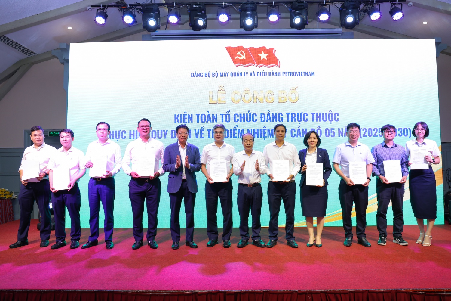 Đảng bộ Bộ máy Quản lý và Điều hành Petrovietnam kiện toàn tổ chức bộ máy của các tổ chức đảng trực thuộc Đảng bộ Bộ máy QL&ĐH Petrovietnam kiện toàn tổ chức bộ máy các tổ chức đảng trực thuộc