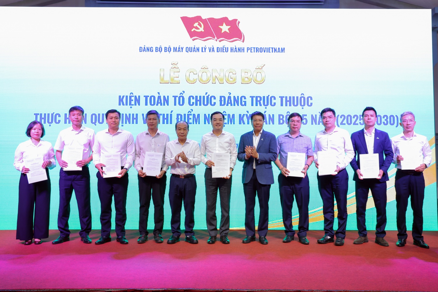 Đảng bộ Bộ máy Quản lý và Điều hành Petrovietnam kiện toàn tổ chức bộ máy của các tổ chức đảng trực thuộc Đảng bộ Bộ máy QL&ĐH Petrovietnam kiện toàn tổ chức bộ máy các tổ chức đảng trực thuộc