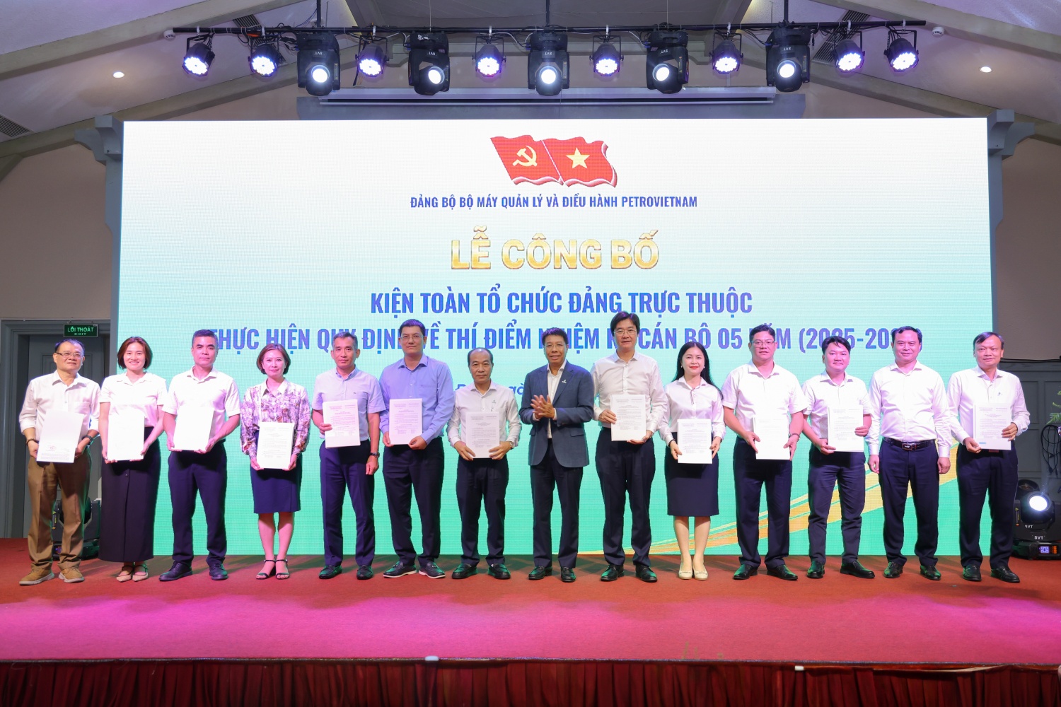 Đảng bộ Bộ máy Quản lý và Điều hành Petrovietnam kiện toàn tổ chức bộ máy của các tổ chức đảng trực thuộc Đảng bộ Bộ máy QL&ĐH Petrovietnam kiện toàn tổ chức bộ máy các tổ chức đảng trực thuộc