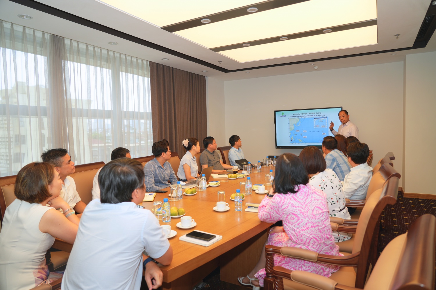Đồng chí Cao Hoài Dương - Ủy viên Ban Chấp hành Đảng bộ, Phó Tổng giám đốc Tập đoàn sinh hoạt chi bộ cùng chi bộ Thương mại Dịch vụ Đồng chí Cao Hoài Dương - Ủy viên Ban Chấp hành Đảng bộ, Phó Tổng giám đốc Tập đoàn sinh hoạt chi bộ cùng chi bộ Thương mại Dịch vụ