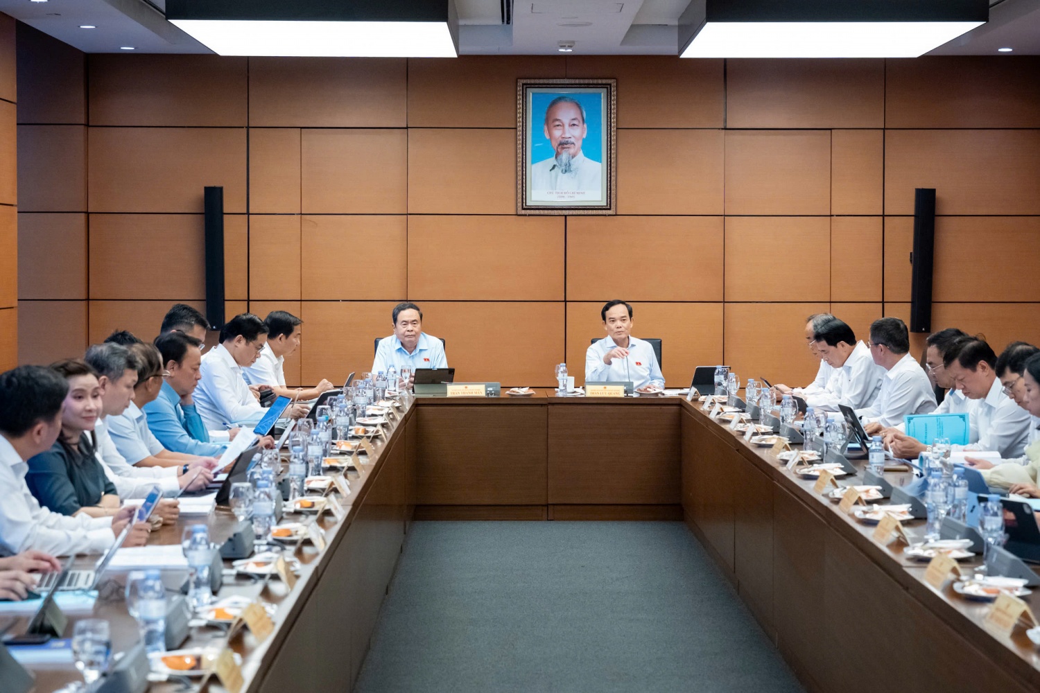 Cắt giảm điều kiện kinh doanh phải thực chất, không để phát sinh “giấy phép con” Cắt giảm điều kiện kinh doanh phải thực chất, không để phát sinh “giấy phép con”