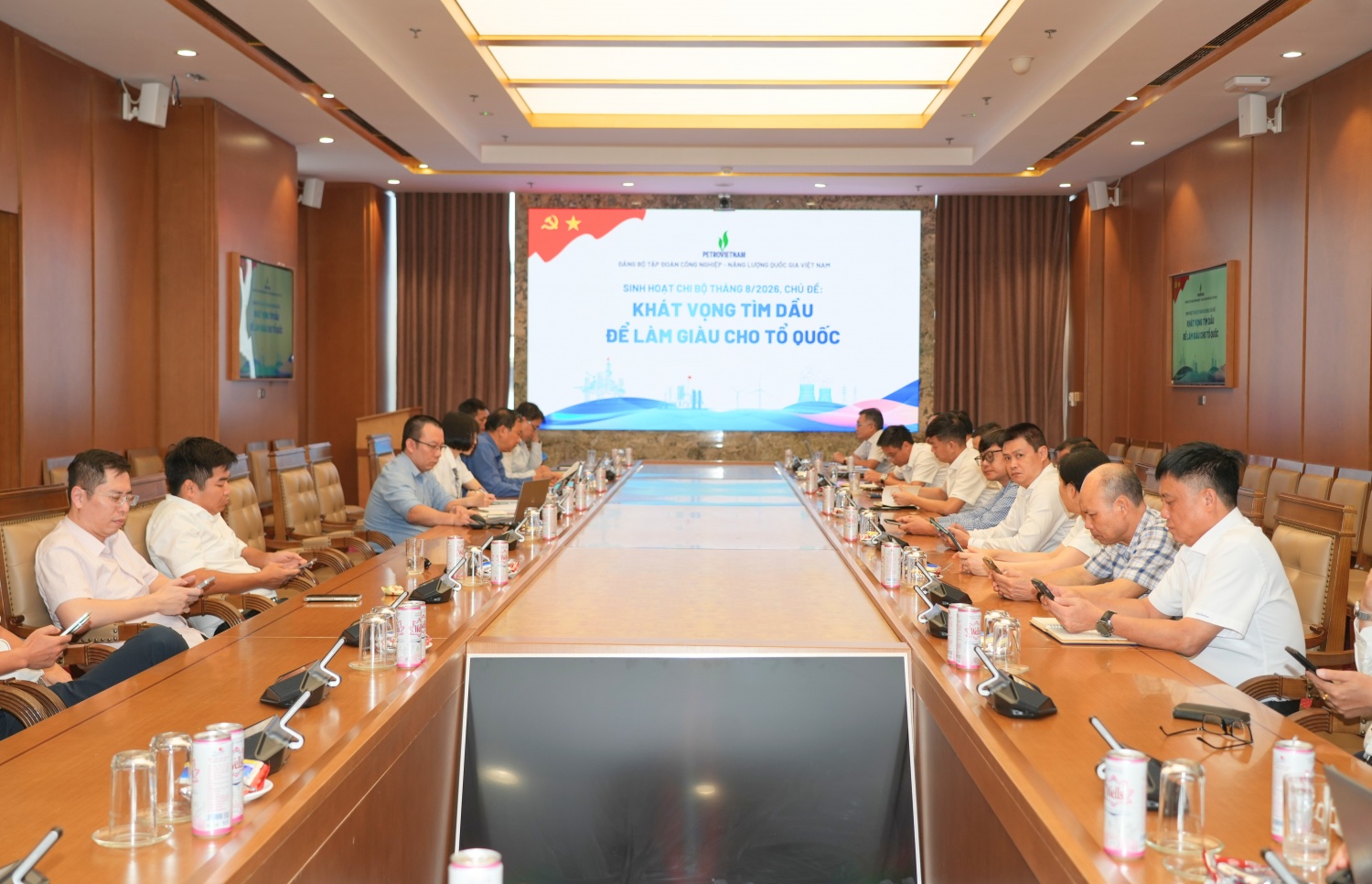 Đảng bộ Bộ máy QL&ĐH Petrovietnam lan tỏa khát vọng tìm dầu để làm giàu cho Tổ quốc Đảng bộ Bộ máy QL&ĐH Petrovietnam lan tỏa