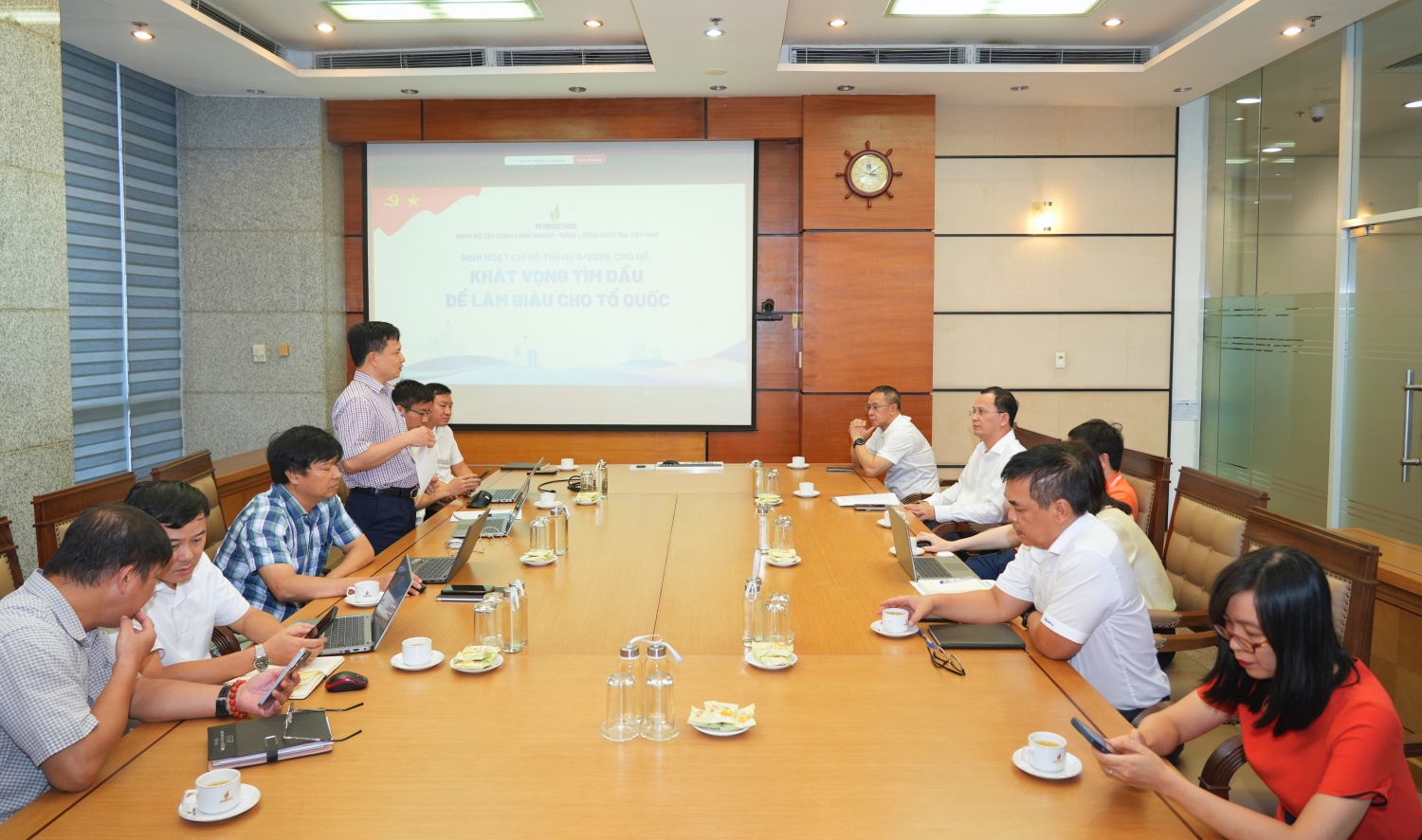 Đảng bộ Bộ máy QL&ĐH Petrovietnam lan tỏa khát vọng tìm dầu để làm giàu cho Tổ quốc Đảng bộ Bộ máy QL&ĐH Petrovietnam lan tỏa khát vọng tìm dầu để làm giàu cho Tổ quốc