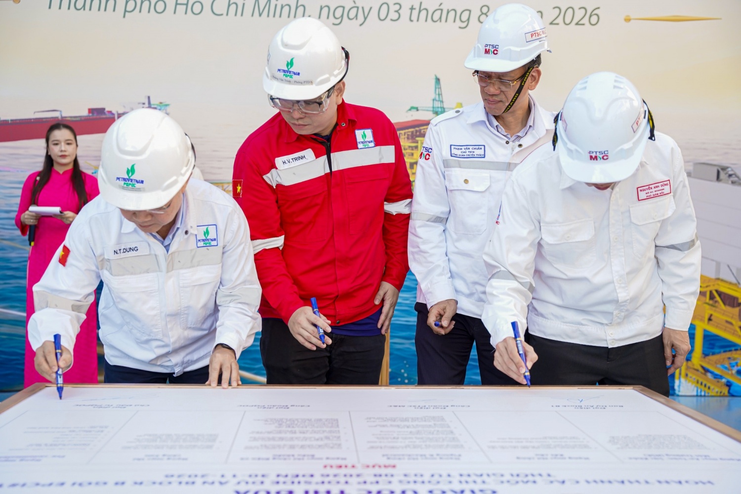 Phát động thi đua 120 ngày đêm hoàn thành các mốc thi công trọng điểm Dự án phát triển mỏ khí Lô B