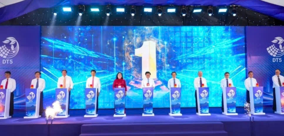 Khởi công Nhà máy điện mặt trời Dầu Tiếng 5 tại Tây Ninh Khởi công Nhà máy điện mặt trời Dầu Tiếng 5 tại Tây Ninh