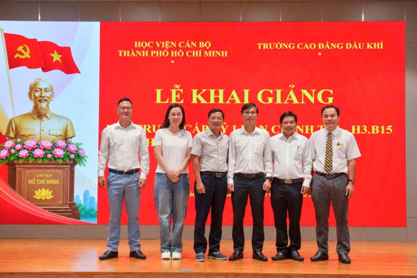 Khai giảng lớp Trung cấp Lý luận chính trị H3.B15 (2026   2028), hệ không tập trung