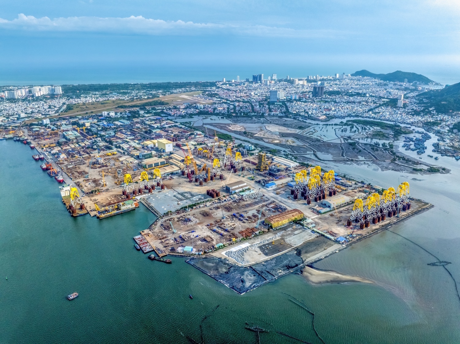 Petrovietnam: Làm chủ năng lực tổng thầu EPC công trình dầu khí ngoài khơi Petrovietnam: Làm chủ năng lực tổng thầu EPC công trình dầu khí ngoài khơi