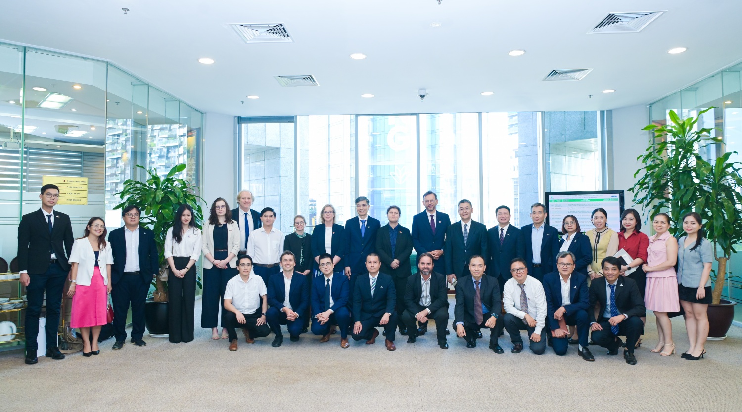 Các đại biểu dự lễ ký
