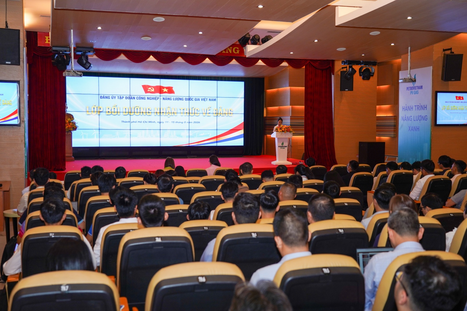 Bồi dưỡng nhận thức về Đảng, xây dựng nguồn lực cho chặng đường phát triển mới của PETROVIETNAM