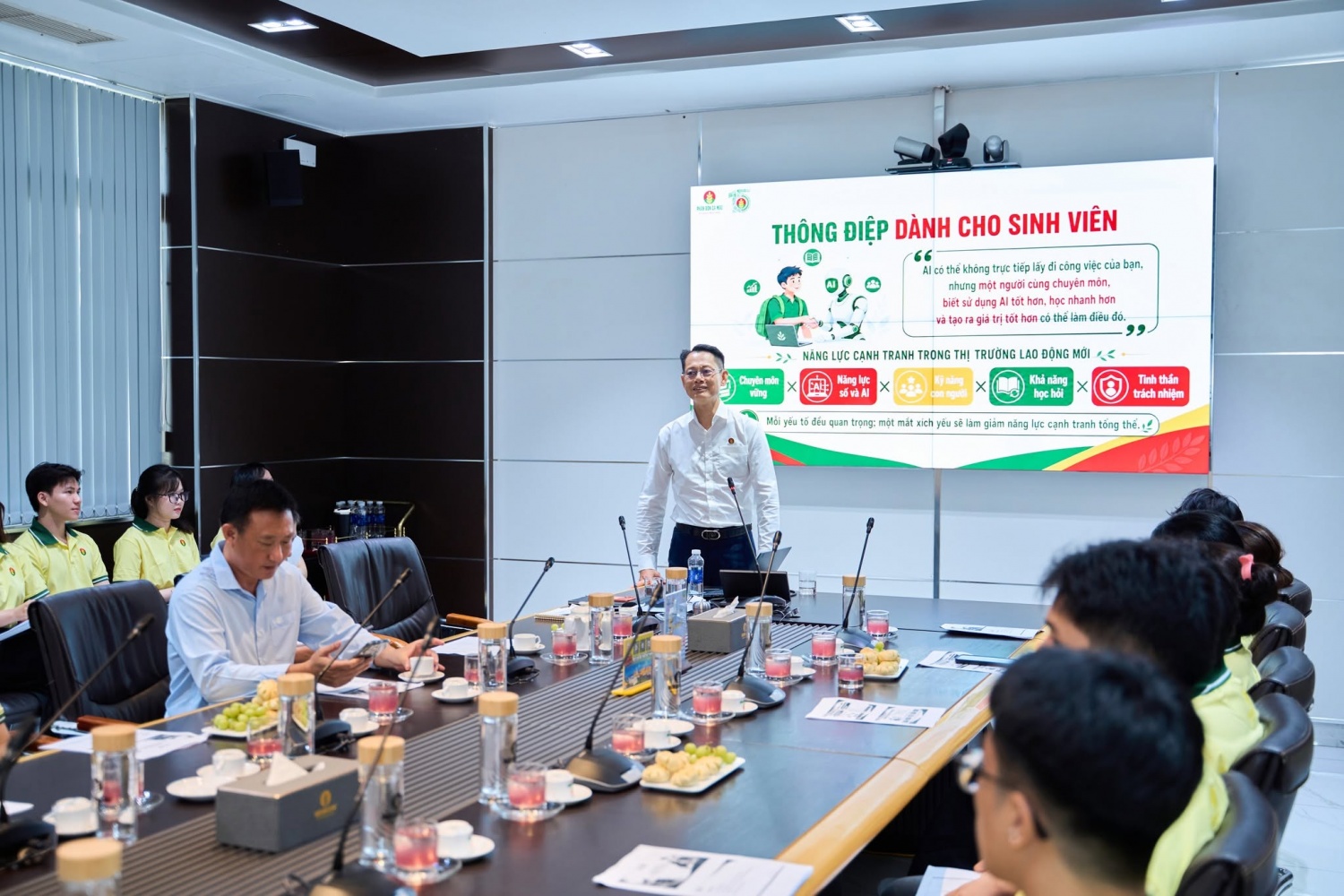 PVCFC trao “hành trang” nghề nghiệp cho thực tập sinh PVCFC trao “hành trang” nghề nghiệp cho thực tập sinh