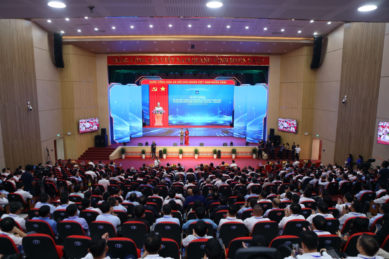 Lọc hoá dầu và gang thép góp phần khẳng định vị thế của KKT Dung Quất