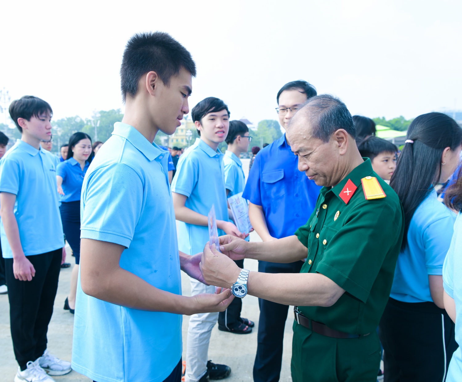 PETROVIETNAM tổ chức lê tuyên dương học sinh giỏi: Tiếp nối truyền thống, nuôi dưỡng những “người đi tìm lửa” thế hệ mới PETROVIETNAM tổ chức lê tuyên dương học sinh giỏi: Tiếp nối truyền thống, nuôi dưỡng những “người đi tìm lửa” thế hệ mới