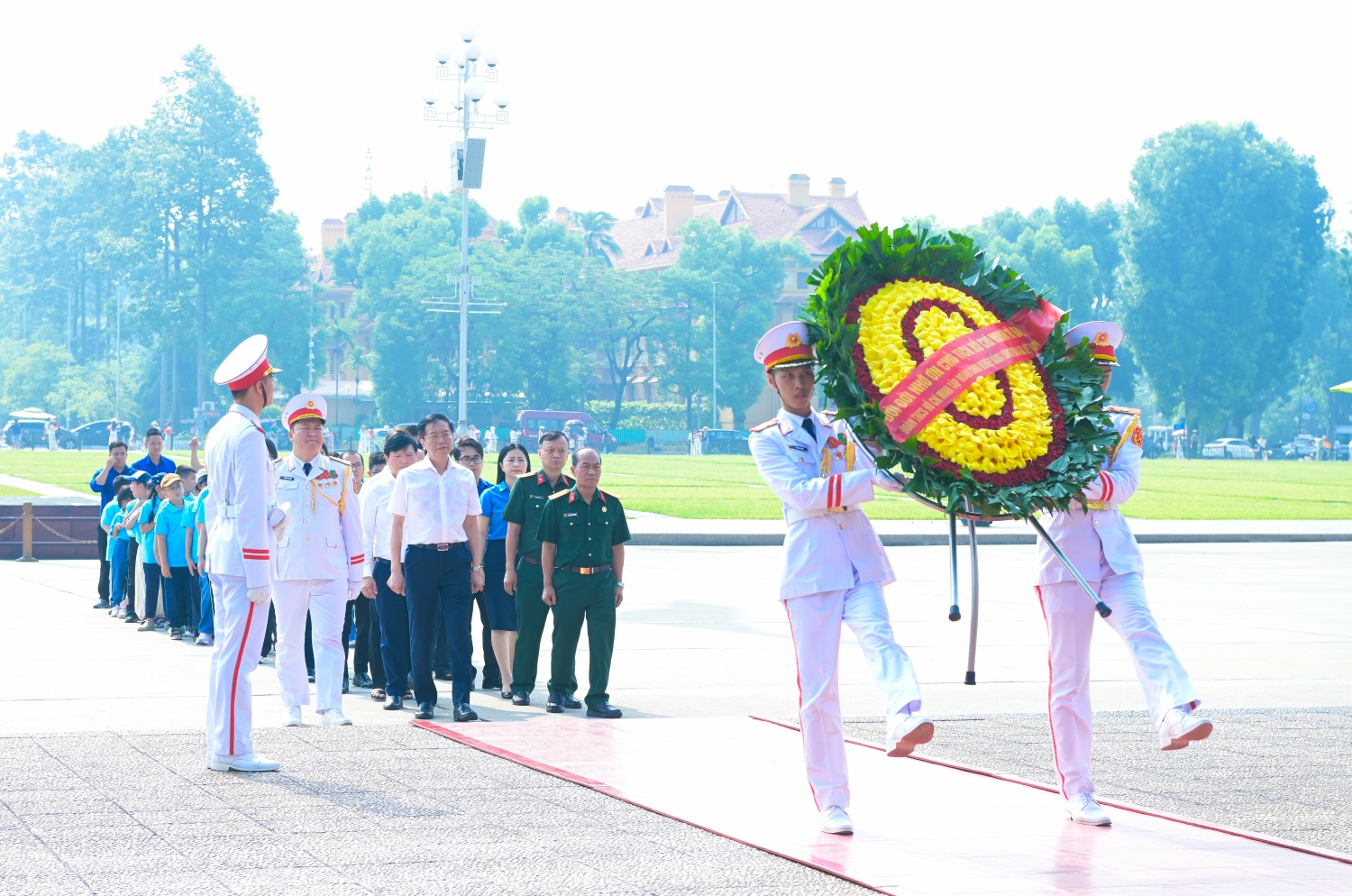 PETROVIETNAM tổ chức lê tuyên dương học sinh giỏi: Tiếp nối truyền thống, nuôi dưỡng những “người đi tìm lửa” thế hệ mới PETROVIETNAM tổ chức lê tuyên dương học sinh giỏi: Tiếp nối truyền thống, nuôi dưỡng những “người đi tìm lửa” thế hệ mới