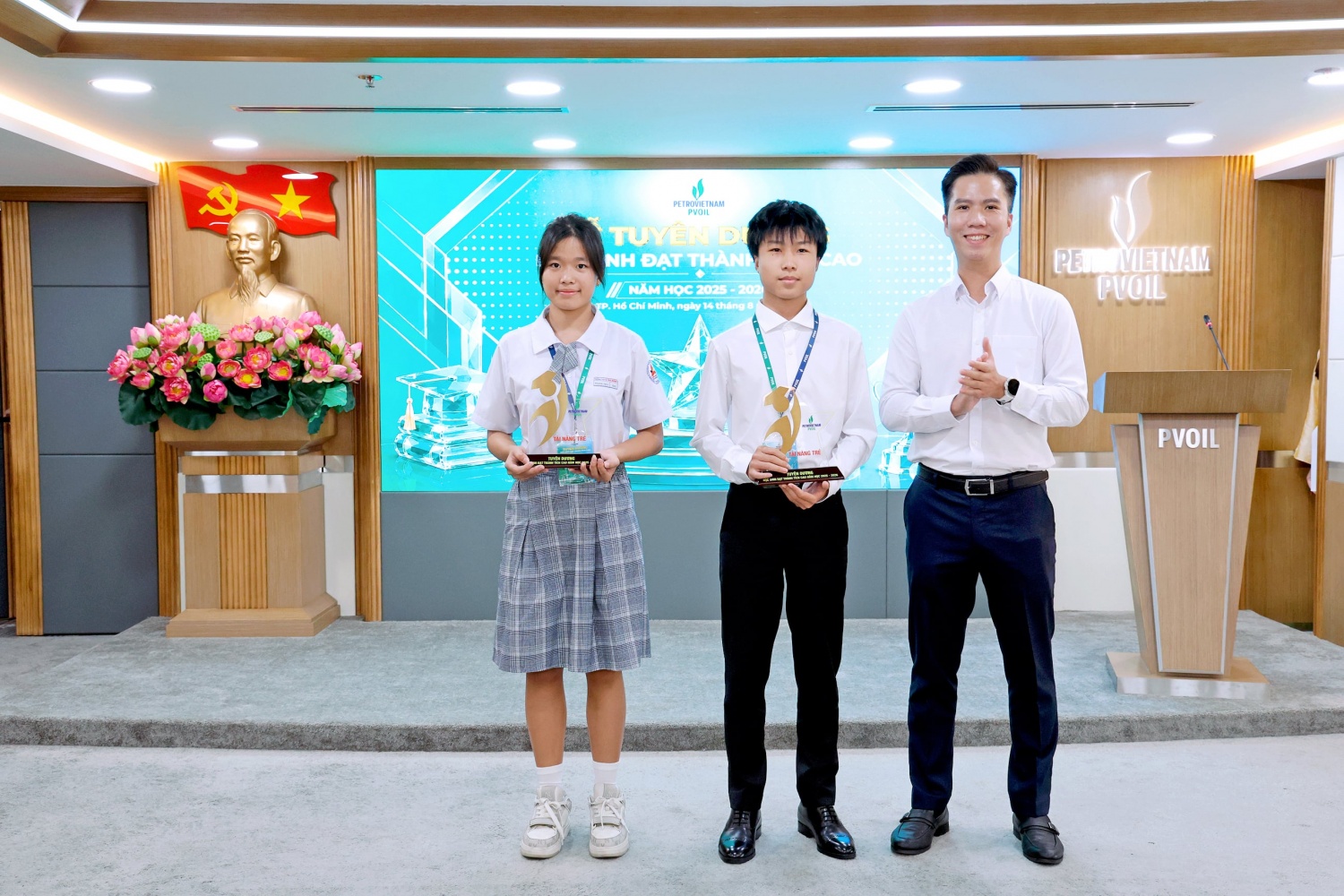 PVOIL tuyên dương các học sinh đạt thành tích cao, nâng bước thế hệ tương lai PVOIL tuyên dương các học sinh đạt thành tích cao, nâng bước thế hệ tương lai
