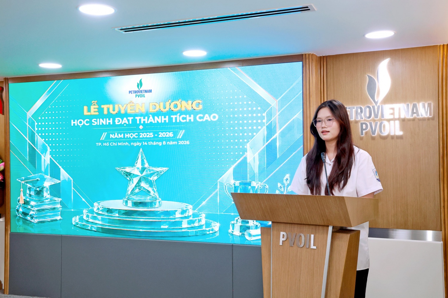 Cháu Đặng Phương Anh báo cáo thành tích học tập Cháu Đặng Phương Anh báo cáo thành tích học tập