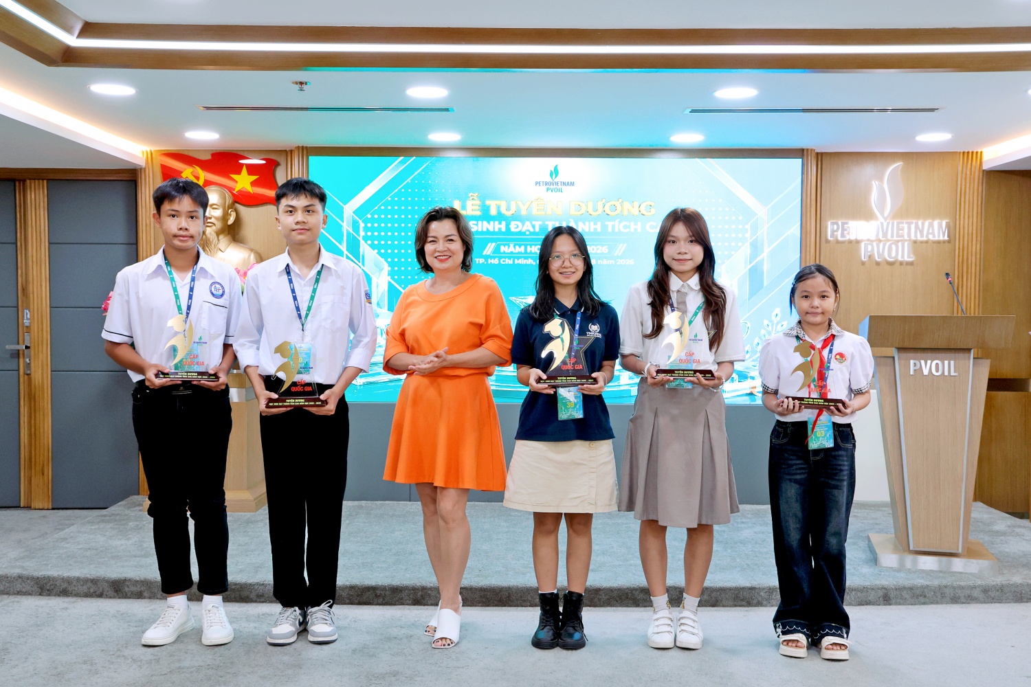 PVOIL tuyên dương các học sinh đạt thành tích cao, nâng bước thế hệ tương lai