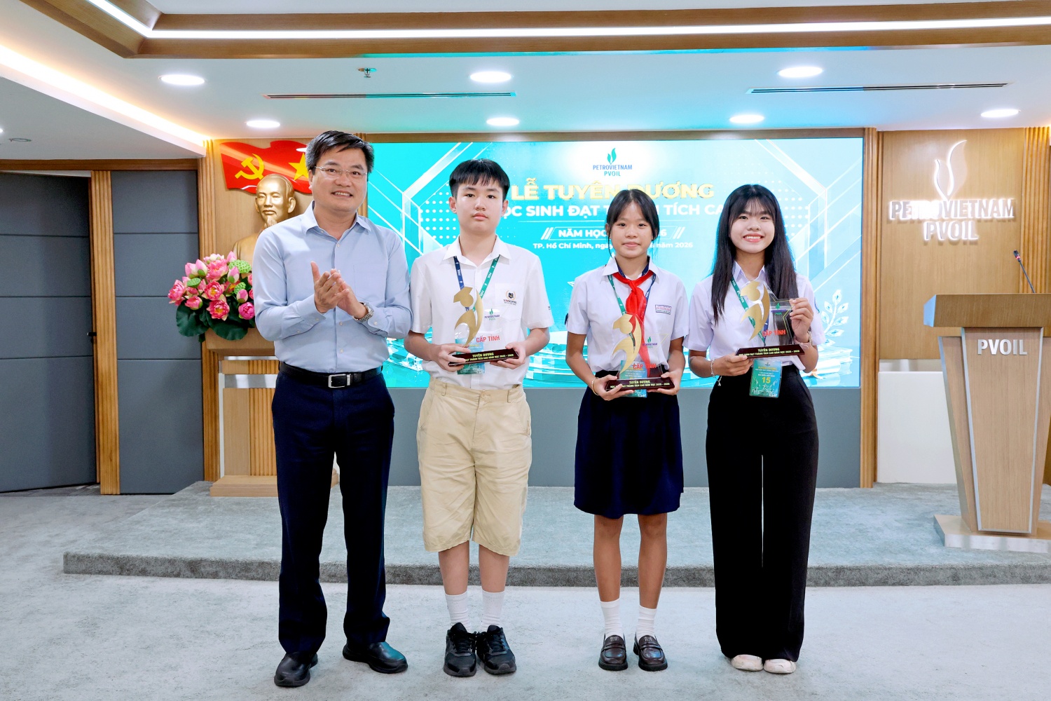 PVOIL tuyên dương các học sinh đạt thành tích cao, nâng bước thế hệ tương lai