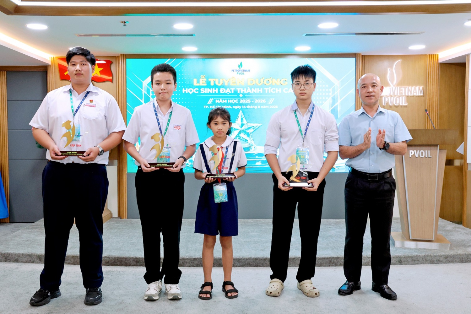 PVOIL tuyên dương các học sinh đạt thành tích cao, nâng bước thế hệ tương lai
