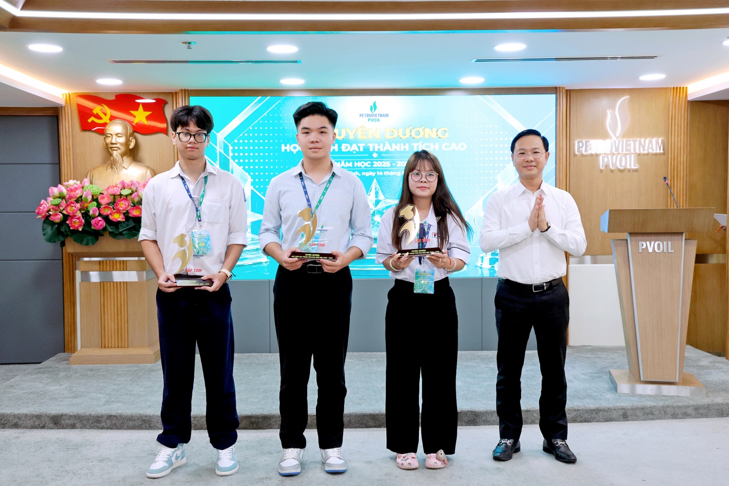 PVOIL tuyên dương các học sinh đạt thành tích cao, nâng bước thế hệ tương lai